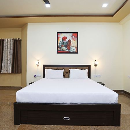 Oyo 9428 Hill View Room Goverdhan Vilas Udaipur Exterior foto