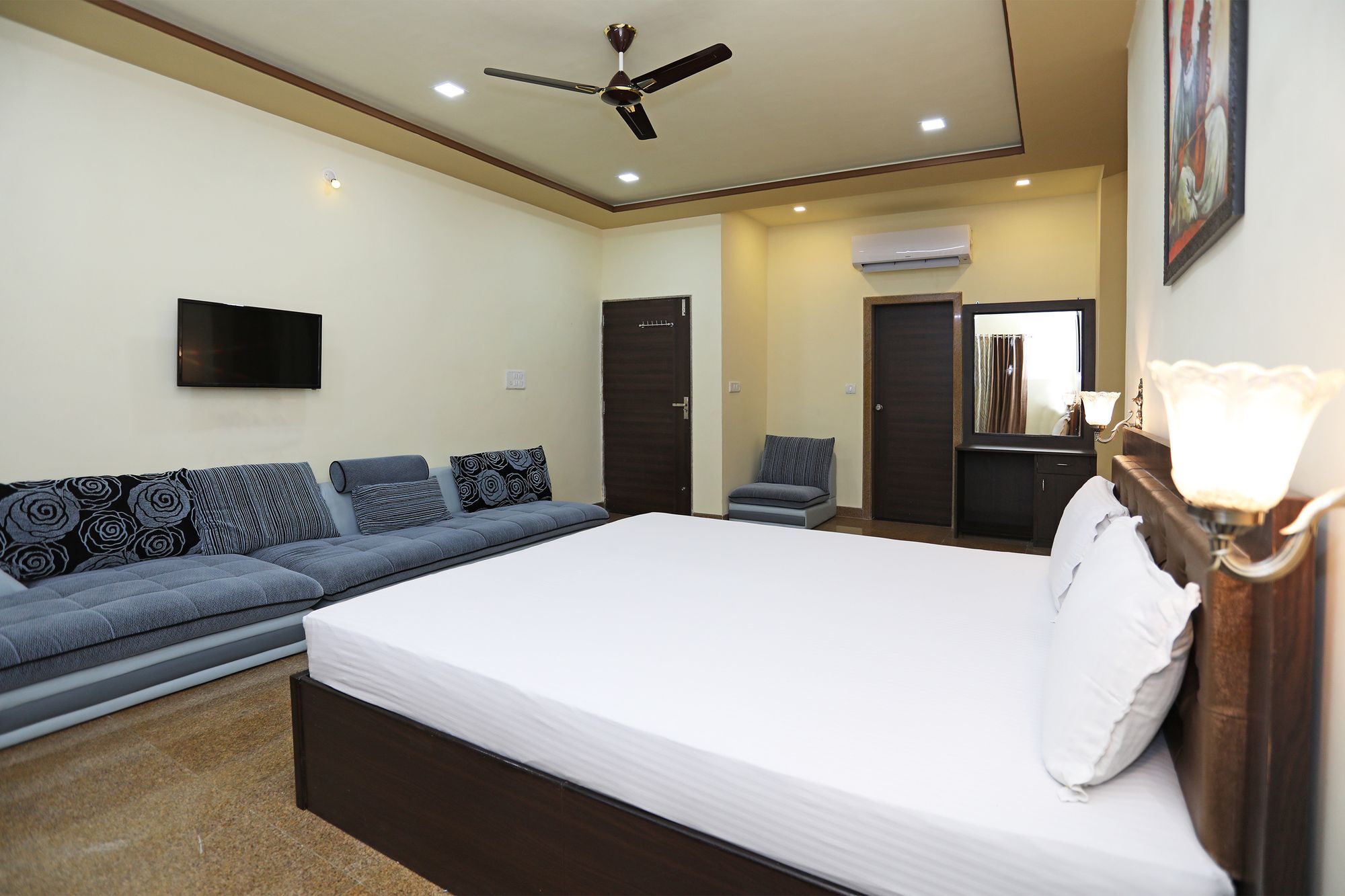 Oyo 9428 Hill View Room Goverdhan Vilas Udaipur Exterior foto