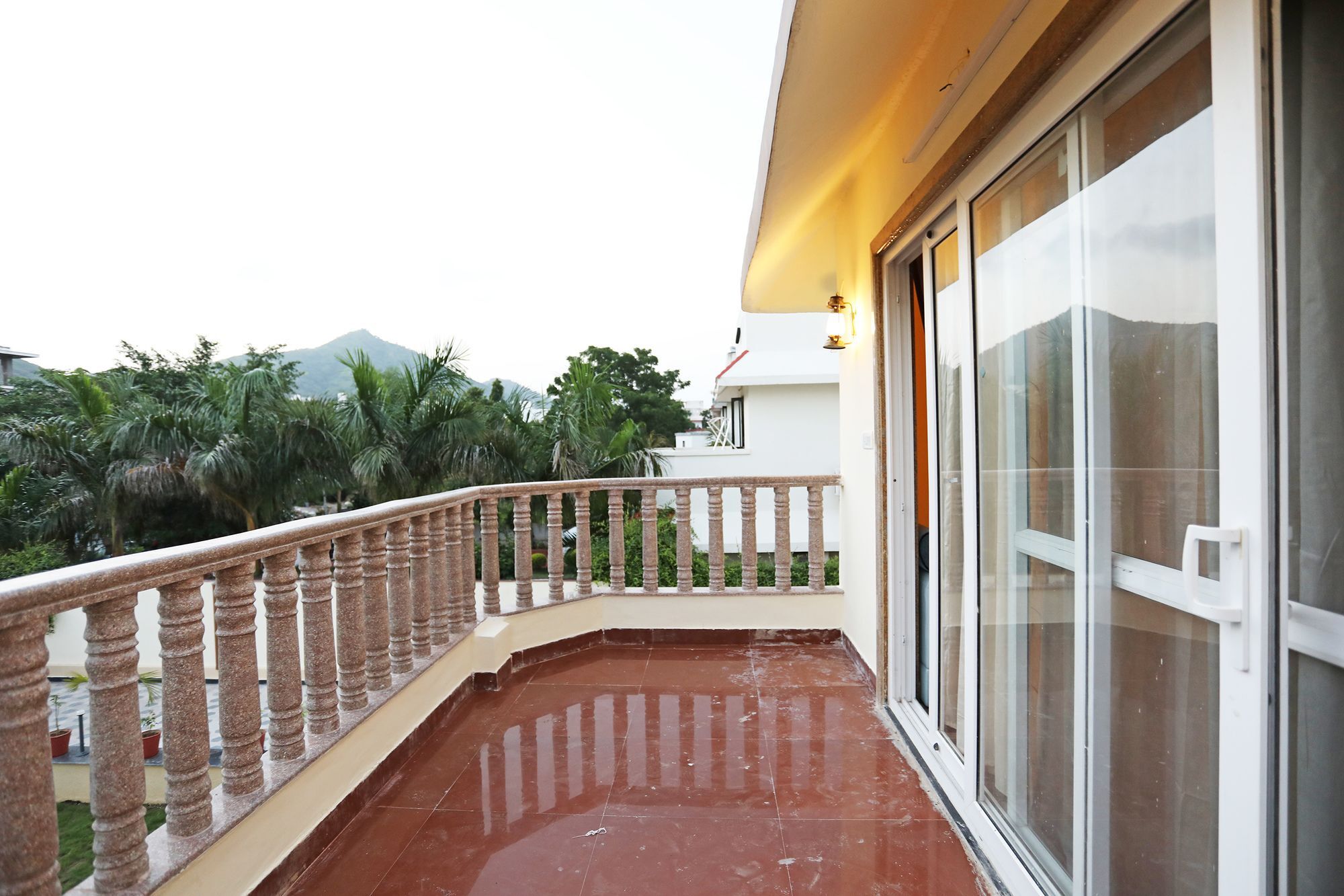 Oyo 9428 Hill View Room Goverdhan Vilas Udaipur Exterior foto