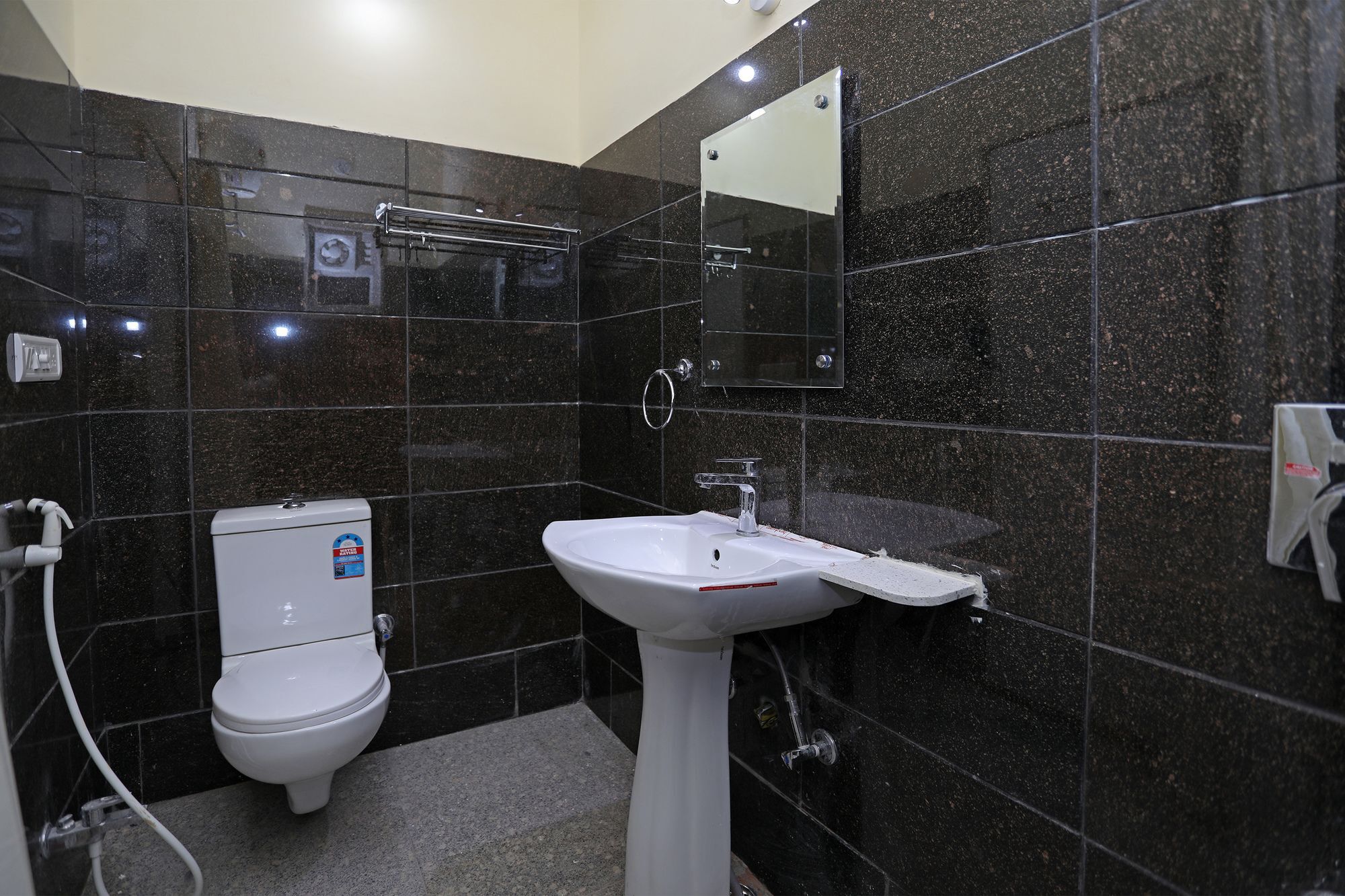 Oyo 9428 Hill View Room Goverdhan Vilas Udaipur Exterior foto