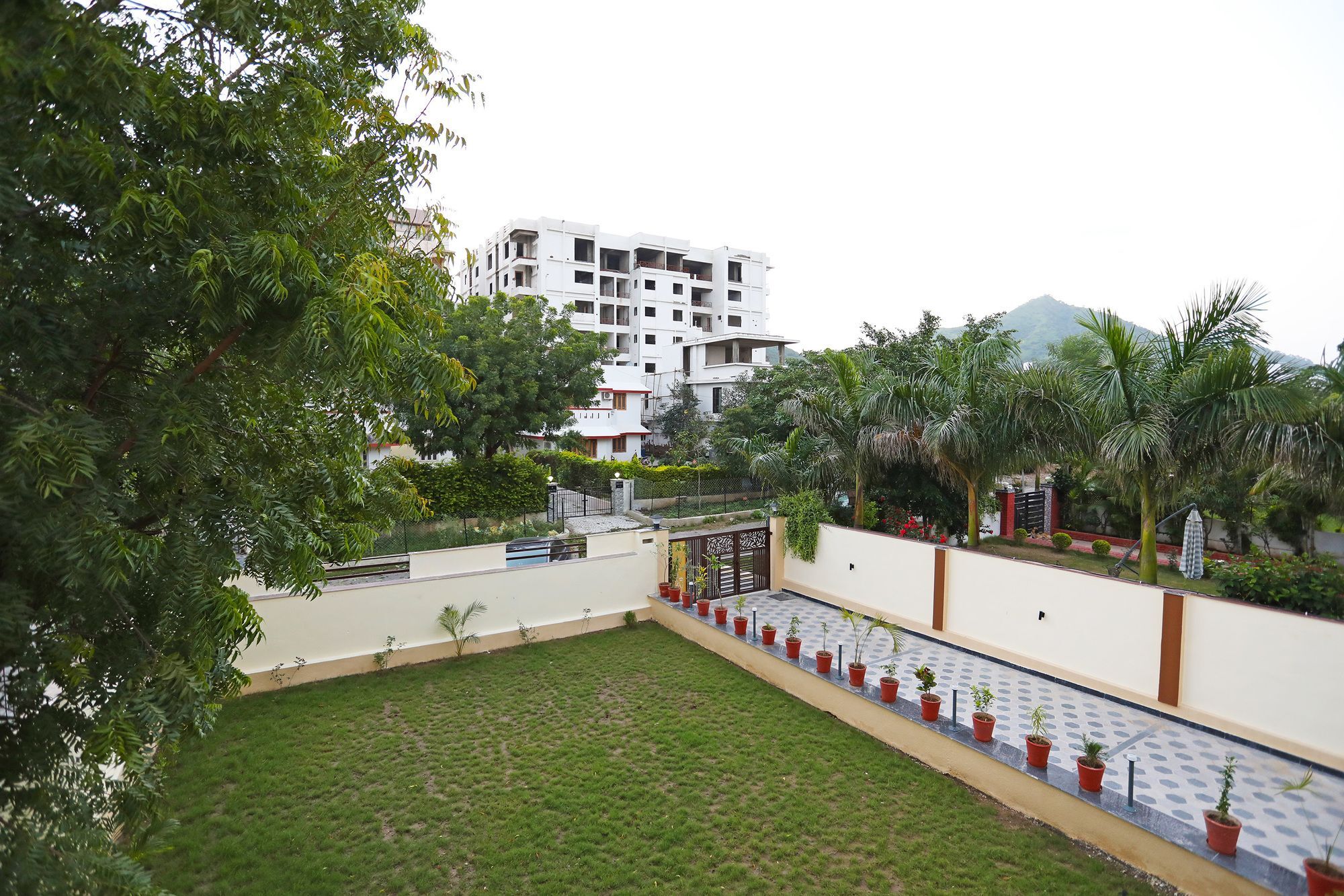 Oyo 9428 Hill View Room Goverdhan Vilas Udaipur Exterior foto
