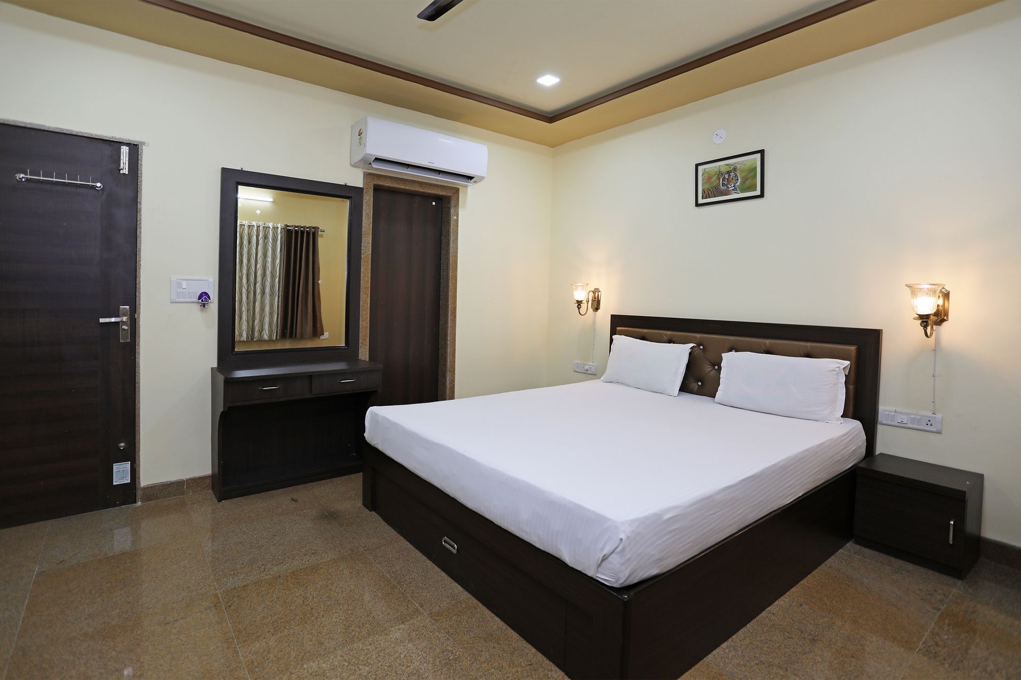 Oyo 9428 Hill View Room Goverdhan Vilas Udaipur Exterior foto