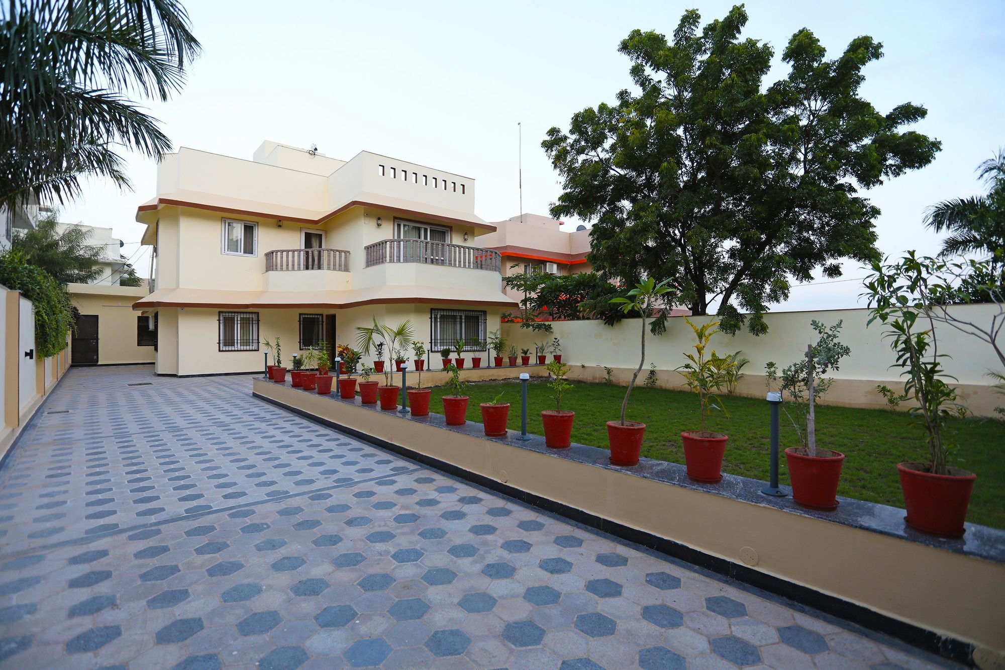 Oyo 9428 Hill View Room Goverdhan Vilas Udaipur Exterior foto